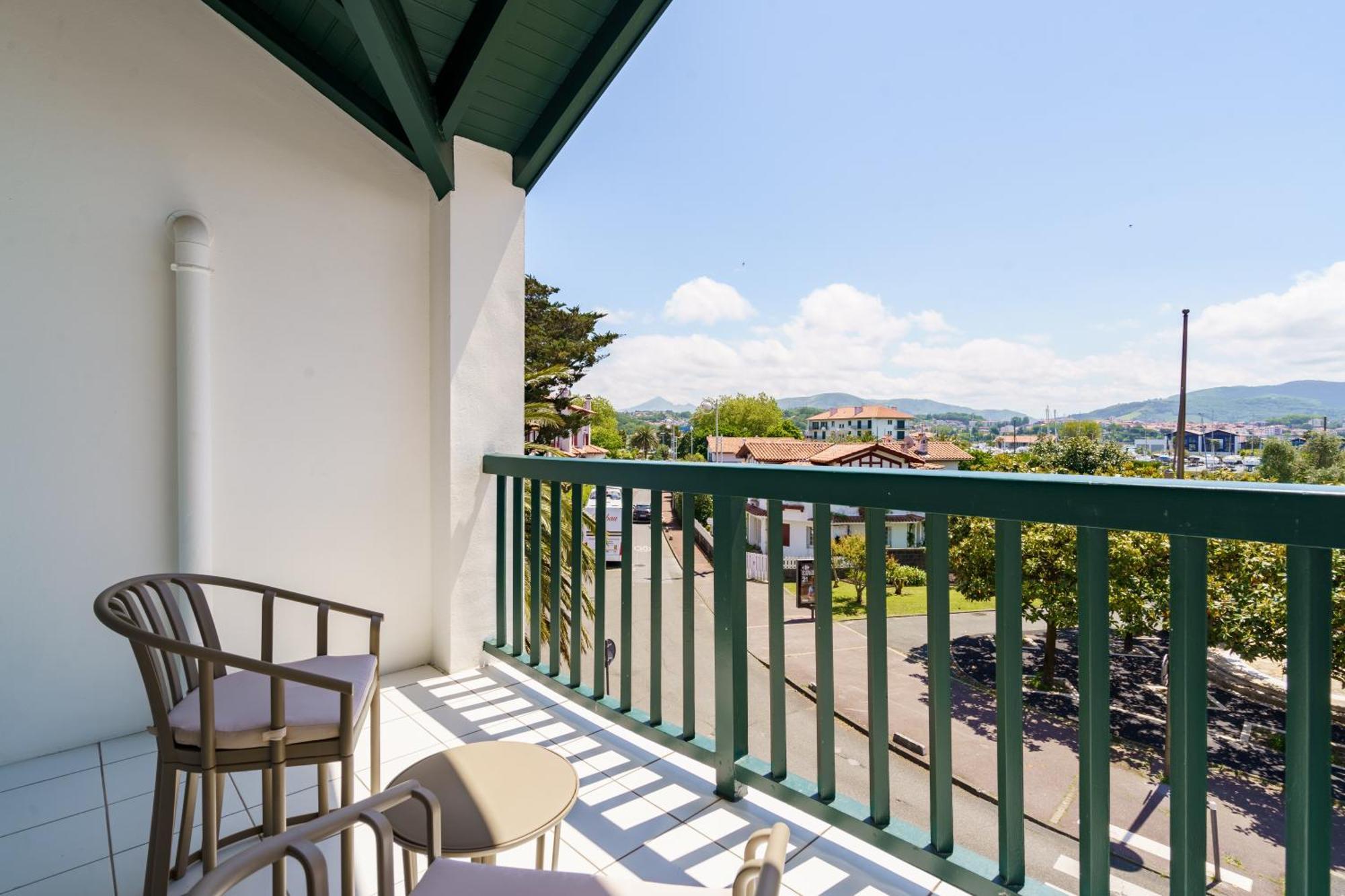 Hotel Ibaia - Piscine & Spa Андай Экстерьер фото